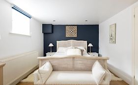 2 Double Bedroom Large Modern Self Contained Apartment Free Parking